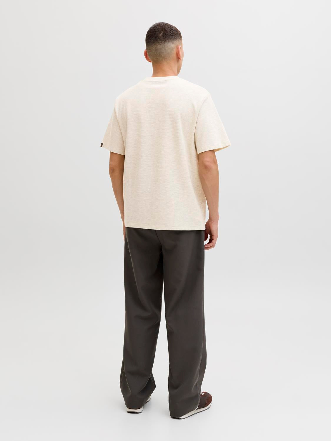 model_shot-back